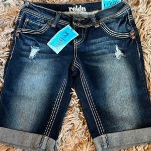 New with tags womens size 5 denim distressed shorts